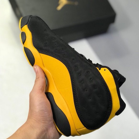 Athletic_Shoes